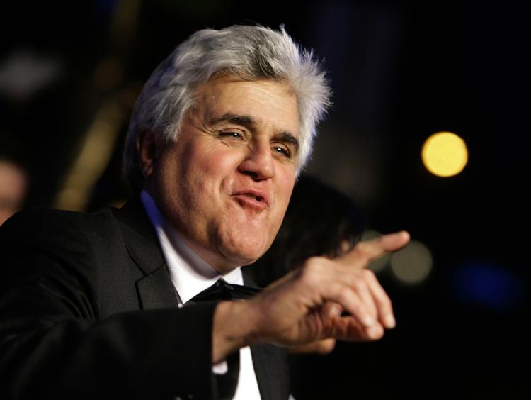 Han sidder aldrig stille, Jay Leno. Han går og går - i sit hjem, i sin garage og på tv, hvor han nu går fra The Tonigth Show efter 17 år som vært. (Arkivfoto) 