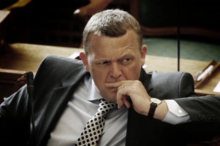 Prime Minister Lars Løkke Rasmussen is appealing for more turnout in today's referendum in order to secure an amendment to the laws on royal succession. 