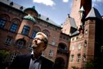 Overborg- mesterkandidat Frank Jensen (S) vil lade København gå forrest i kampen mod krisen med milliardinvesteringer i skoler, idræt og klima. »Det rammer en hel familie, når far eller mor bliver arbejdsløse«, påpeger han. 