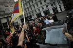 Hans Hellighed den 14. Dalai Lama forlader Hotel d'Angleterre for at tage i Bella Centeret. 