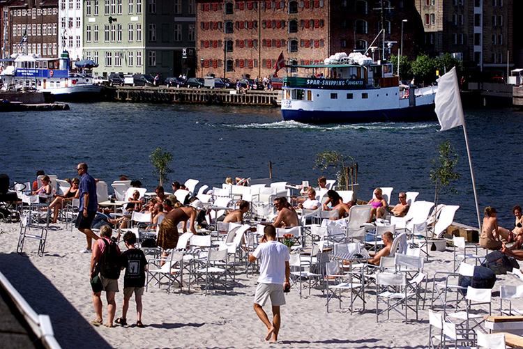 Sådan så det ud, da Luftkastellet lå ved Nyhavn. Nu åbner folkene bag en ny bar på Amager. 