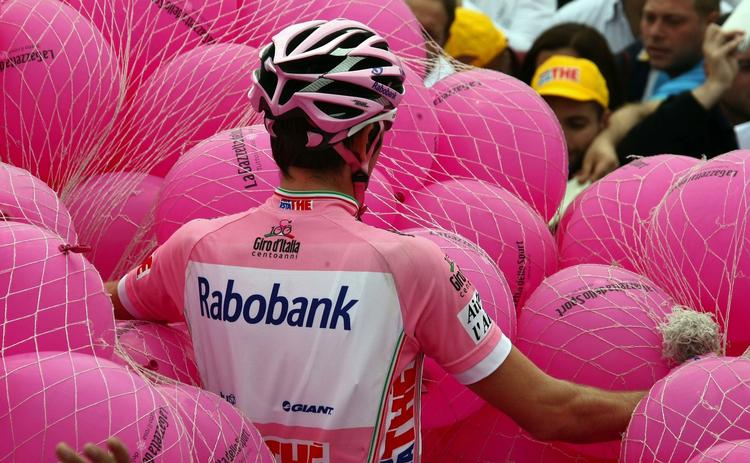 Russeren Denis Mentjov vandt Giro d'Italia trods et styrt kort før mål. Arkivfoto. 