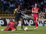 FC Nordsjællands Patrice Bernier tackler AaB's Caca under dagens kamp i Farum. 