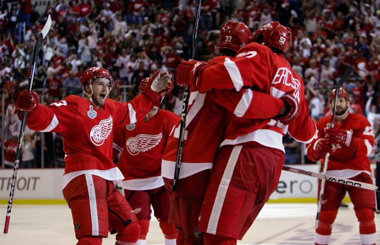 Red Wings fører nu 2-0 i kampe mod Pittsburgh. Det var også tilfældet i sidste sæsons finaleserie, hvor Detroit-holdet vandt efter seks kampe. 