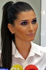 Søg på 'Elena Basescu' på Youtube, og en lang række videoer dukker op. Heriblandt en med titlen 'Dum og dummere' - set af 130.000, men desværre på rumænsk. Arkivfoto. 
