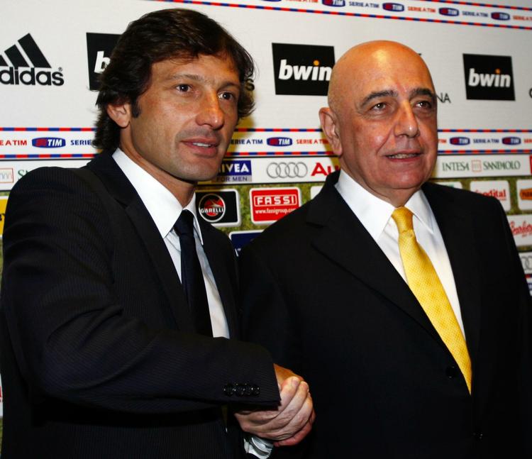 Brasilianske Leonardo (tv) sammen med Milan-præsident Adriano Galliani, da den nye træner blev præsenteret i dag. 