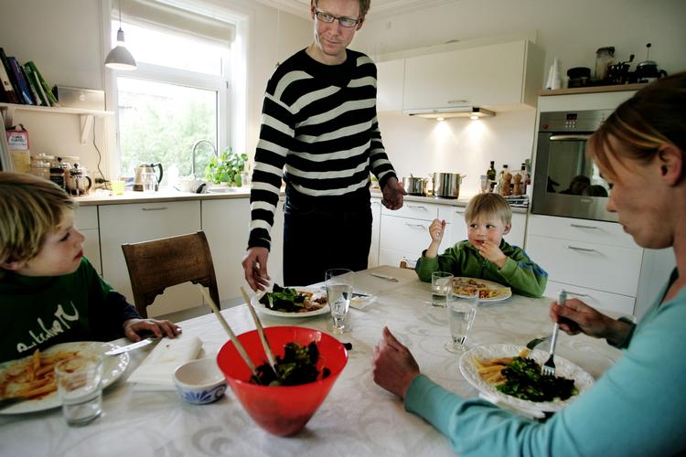 Tjek emballagen, inden du serverer en hollandsk oksecuvette købt i Super Best. Fødevarestyrelsen  tilbagekalder en række produkter på grund af salmonella. Arkivfoto. 
