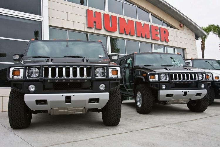 Den er dyr og sluger en masse benzin, den amerikanske Hummer, som nu bliver kinesisk. 