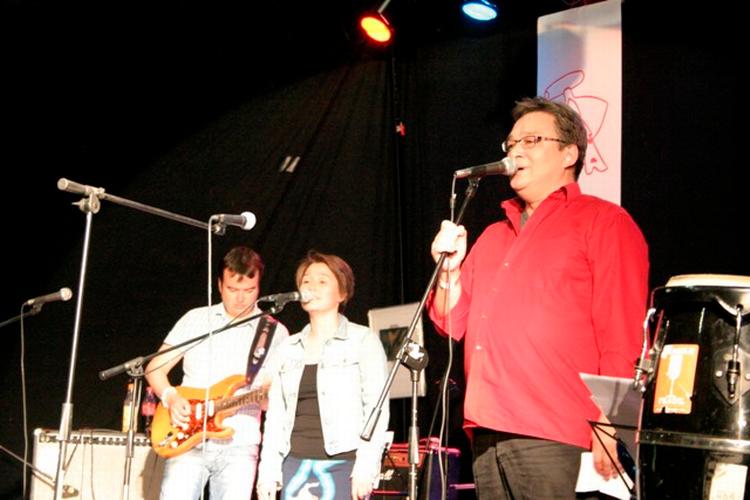 Kuupik Kleist gav et nummer i Godthåbhallen i går, da jordskredssejren var i hus. 