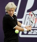 Björn Borg under en showkamp i Thailand i 2008, hvor veteranen mødte den gamle kampfælle John McEnroe. Arkivfoto. 