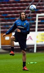 Zlatan Ibrahimovic under tirsdagens træning på Råsunda. Onsdag blev der trænet på det noget mindre Söderstadion. 