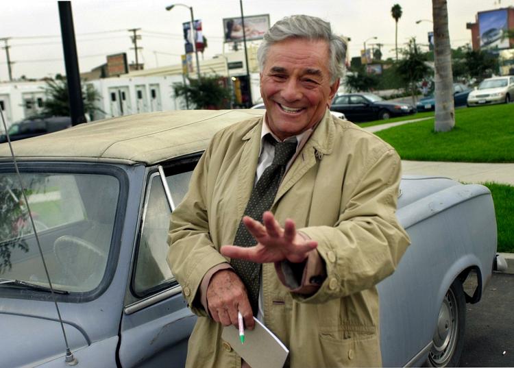 Her er et glimt af Peter Falk under optagelse af  "Columbo Likes the Nightlife" fra 2002. Den tidligere skuespiller kan ikke længere huske  Columbo. 