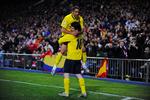 Brasilianske Sylvinho jubler her med Barcelona og Messi over en scoring i den spanske liga. Brasilianeren var med i Champions League-finalen, men må nu finde en ny klub. Arkivfoto. 