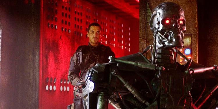 rustent. Christian Bale fremsiger sine replikker med en maskinel og tonløs diktion, i den nye Terminator-film. PR-foto fra filmen. 