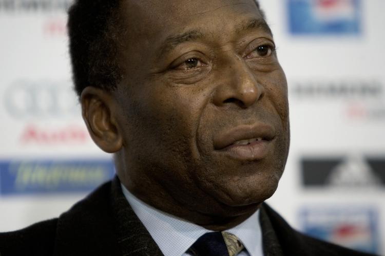 Edson Arantes Do Nascimento - Pelé - rejser nu verden rundt som fodbold-ambassadør og -politiker. Arkivfoto. 