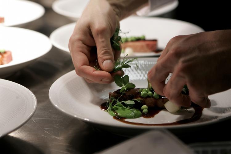 Det ser lækkert ud, men nogle gange går det galt på danske hoteller og restauranter med sure og utilfredse kunder. Nogle af dem klager - og mere end halvdelen får medhold. 