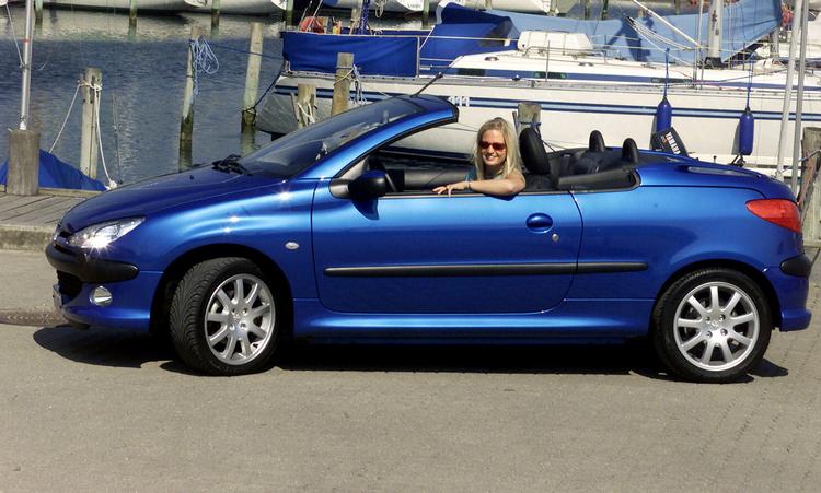 Flest hit. En søgning på bilbasen viser, at det er lettest at få fat i en brugt udagve af den populære Peugeot 206 CC. Arkivfoto: Jan Unger 