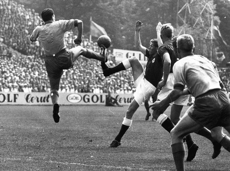 Det svenske niveau var lige en tand højere end danske, da Danmark led alle tiders største nederlag til Sverige i 1959. Arkivfoto. 