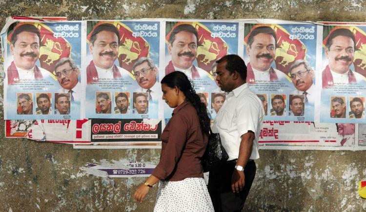 Siden sejren over De Tamilske Tigre er Sri Lankas hovedstad blevet fyldt med plakater, der hylder præsident Mahinda Rajapaksa som »nationens frelser«. På plakaterne ses han sammen med sin bror og forsvarsministeren. 