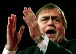 Tidligere vicepremierminister John Prescott langer kraftigt ud efter Labours ledelse og illoyale ministre. 