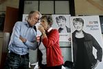 Villy Søvndal og Margrete Auken møder meningsfællerne til grundlovsmødet på Café Mandela i København. 
