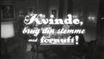 Statsministeriets kampagnefilmen for tronfølgeloven er i strid med  reklameforbuddet på grund af sit politiske indhold.»Det er min vurdering, at Statsministeriets kampagne klart overtræder dette reklameforbud«, siger Oluf Jørgensen til politiken.dk 