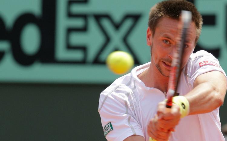Robin Söderlings baghåndsslag ned til Gonzalez' forhåndshjørne gav svenskeren mange point under semifinalen på Roland Garros. 