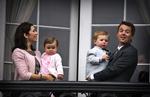 En famillie som venter spændt på resultatet af afstemningen i dag: Kronprinsesse Mary med prinsesse Isabella og Kronprins Frederik med prins Christian på balkonen ved Amalienborg, da han fyldte 40 år sidste år. 