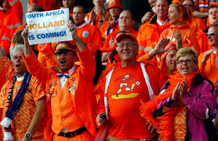 Den hollandske tilskuer har helt ret: Holland er på vej til Sydafrika. 