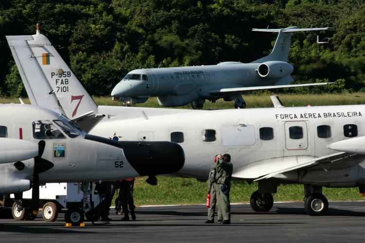 Brasilianske fly deltager i eftersøgningen efter det styrtede franske Air France-passagerfly. 