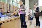 Helle Thorning-Schmidt er en af de danskere, som har stemt. Her ses Socialdemokraternes leder på Kildevældskolen på Østerbro. 