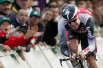 Cadel Evans demonstrerede sine helt særlige evner på de korte distancer, da han vandt den 12,1 kilometer lange prolog til Dauphiné Libéré. 