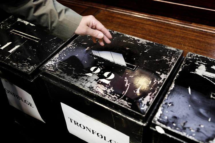 Det ender sandsynligvis med et forholdsvis komfortabelt ja til lovændringen af tronfølgeloven. 