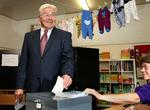 En optimistisk Frank-Walter Steinmeier afgiver sin stemme. Senere på dagen skulle mundvigene styrtdykke. 