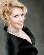 Amerikanske Joyce DiDonato er fantastisk som troldkvinden Alcina i Händels hitopera af samme navn. Sensuel og smilende på overfladen, spræng- og livsfarlig nedenunder. 