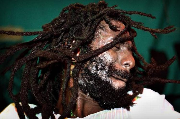 Buju Banton er stærkt omdiskuteret på grund af sine synspunkter om Bob Marley, men hvis nogen kan løfte arven efter den afdøde mester, er det ham. Her er Banton fanget under en koncert herhjemme i 2006. Foto: Joachim Adrian 