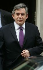 Det var en smilende Gordon Brown, der tidligere i aften ankom til et skæbnemøde med hans partifæller. 