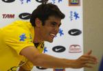 Kaka på pressemødet i dag i Recife i Brasilien, hvor det blev bekræftet at den brasilianske offensiv-spiller skifter til Real Madrid. 