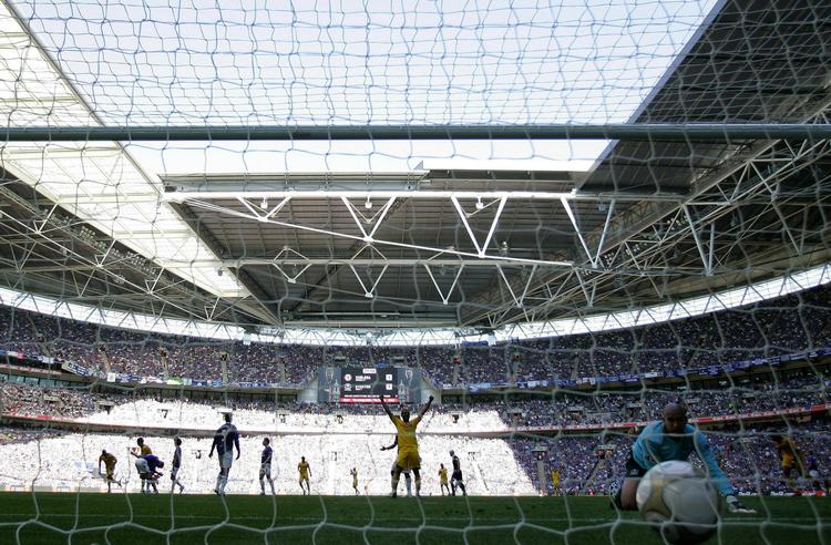 Et fyldt Wembley til FA Cup-finalen 30. maj skabte fest og farver, da Chelsea vandt pokalen mod Everton. Arkivfoto. 