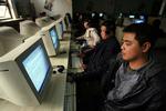 I 2008 blev der solgt ca. 40 millioner personlige computere. Arkivfoto fra en netcafé i Beijing. 