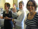 Økonoma Gitte Lillholm og forældrene Karen Dahl Jensen samt Maria Kjær Carlsen siger,  at regeringens nye madordning ødelægger forældrenes egen spiseordning. 