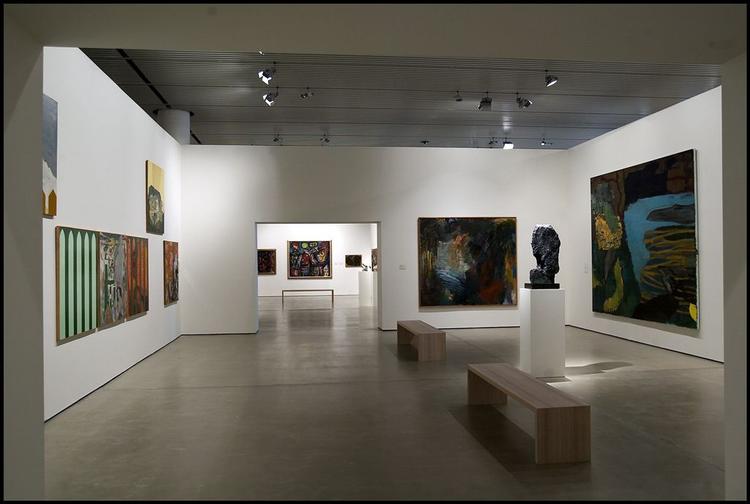 ARoS satte besøgsrekord i 2006 med 373.000 gæster. I 2007 havde museet 232.000 besøgende. 