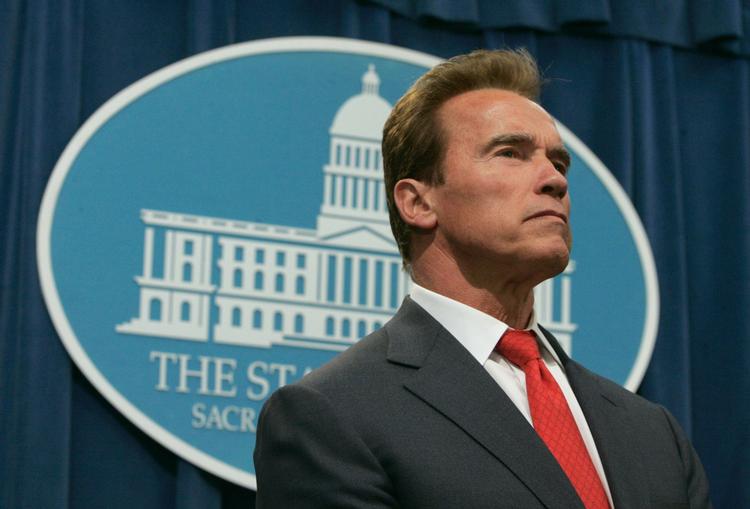 Arnold Schwarzenegger skal skære kraftigt i Californiens budgetter. Nu vil han afskaffe skolebøgerne. Arkivfoto. 