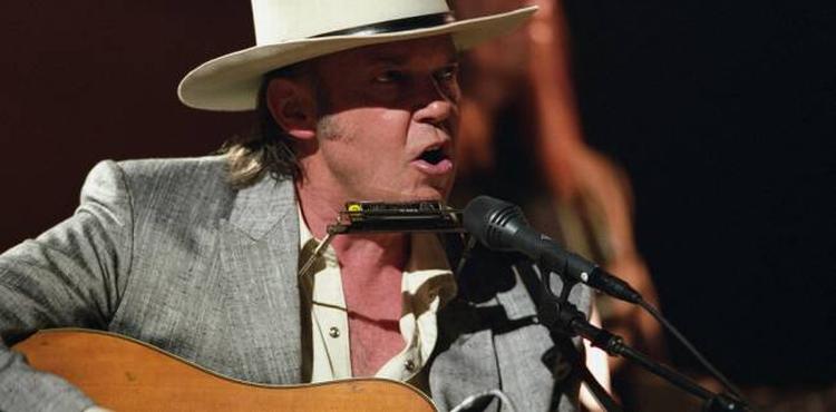 Neil Young har indledt afdækningen af sin lange karriere med en mammut af et bokssæt fra de første, formative år af karrieren. Foto: AP 
