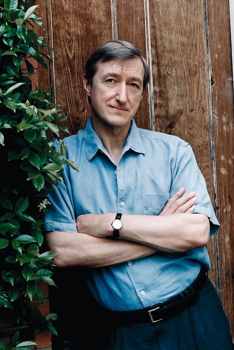 Julian Barnes formår måske at jage dødsangsten på flugt i kraft af de sprudlende fortællinger. Foto: PR/ Tiderne Skifter 