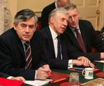 Den britiske premierminister Gordon Brown vil have mulighed for at smide parlamentsmedlemmer ud, hvis ikke de opfører sig efter reglerne. 