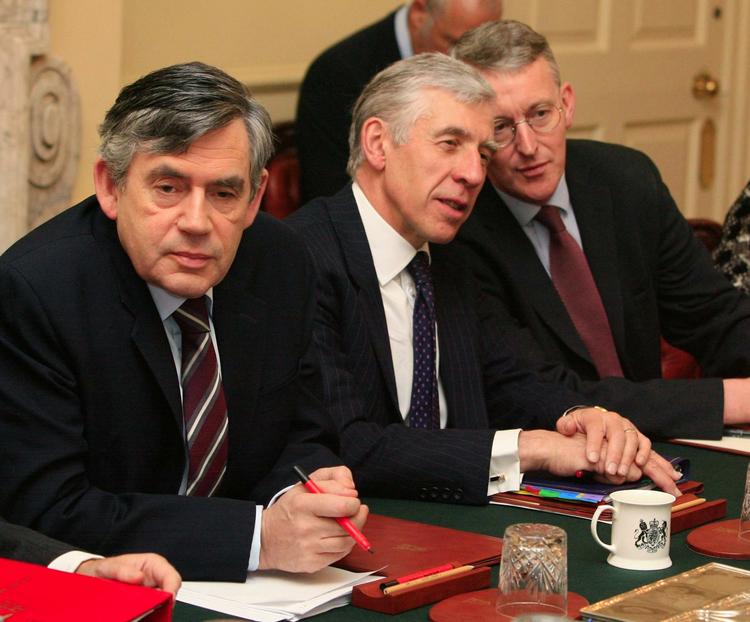Den britiske premierminister Gordon Brown vil have mulighed for at smide parlamentsmedlemmer ud, hvis ikke de opfører sig efter reglerne. 