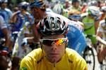 Cadel Evans fører nu foran Tour-rivalen Alberto Contador. 
