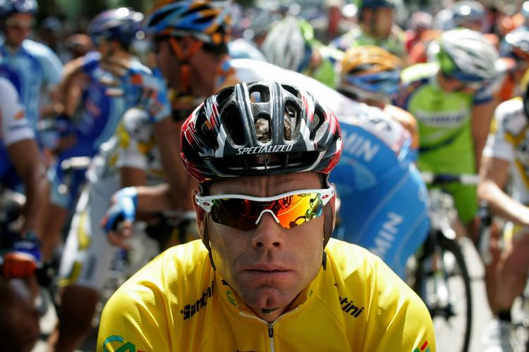 Cadel Evans fører nu foran Tour-rivalen Alberto Contador. 