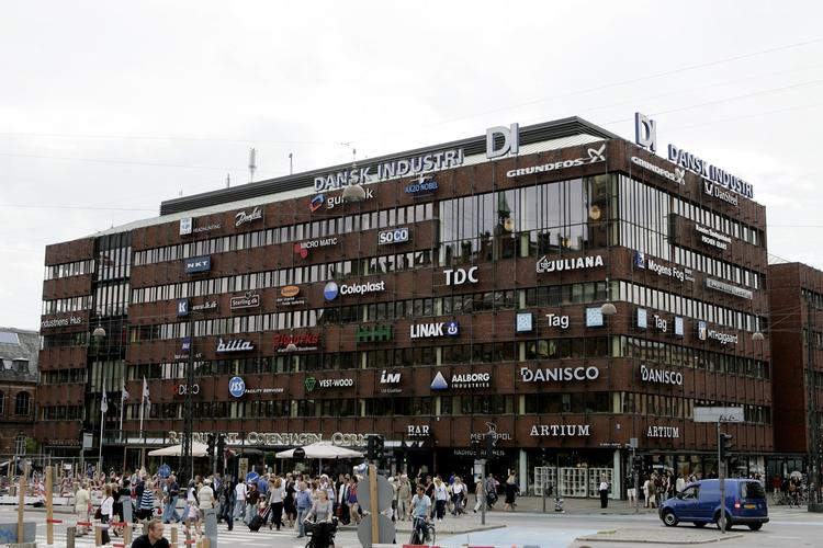 Industriens Hus skal have en kæmpestor glasfacade. Arkivfoto. 